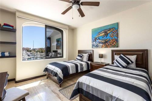 Chic Marina 2BR condo with Pool Access - image 3