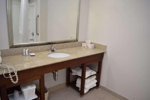 Comfort Inn & Suites Syracuse-Carrier Circle