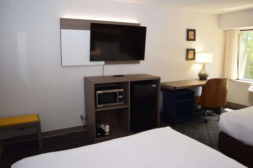 Comfort Inn & Suites Syracuse-Carrier Circle