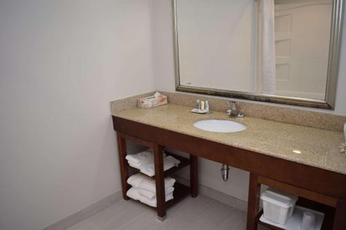 Comfort Inn & Suites Syracuse-Carrier Circle