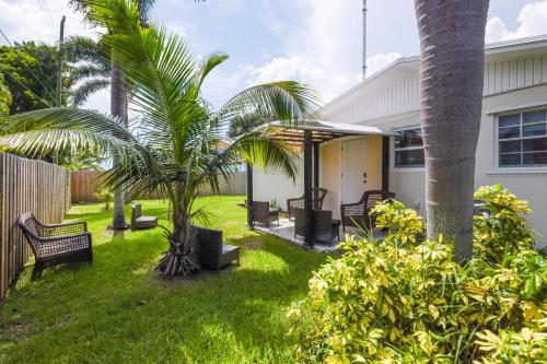 Patio and Yard Family-Friendly Miami Oasis! in Miami Gardens, USA