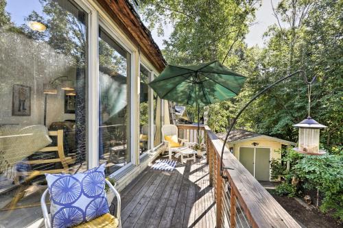 . Walk to Cafes! Storybook-Style Fairbanks Studio