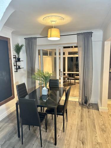 Cosy 3 Bedroom House In Birmingham! - Contractors, Business & Corporate Guests Welcome photo 2