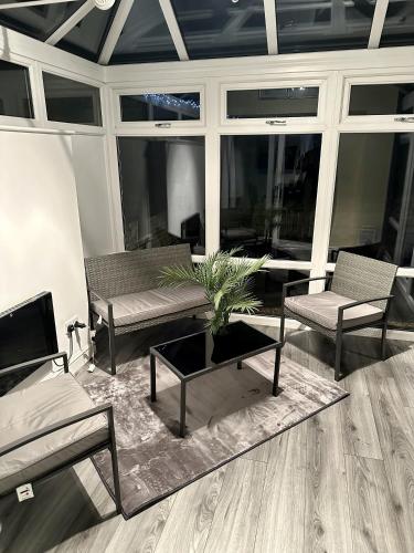Cosy 3 Bedroom House In Birmingham! - Contractors, Business & Corporate Guests Welcome photo 4