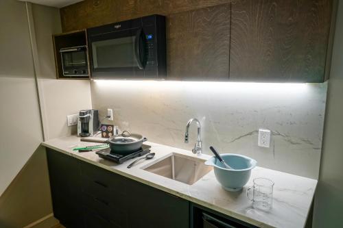 477748356 Hôtel & Suites Normandin Lévis
