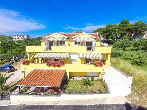  Family friendly apartments with a swimming pool Drage, Biograd - 5904 in Drage