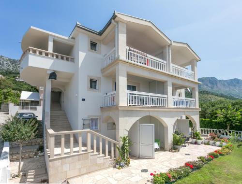  Apartments with a parking space Podaca, Makarska - 6736 in Podaca