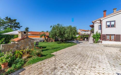 Apartments with a parking space Banjole Pula - 7036