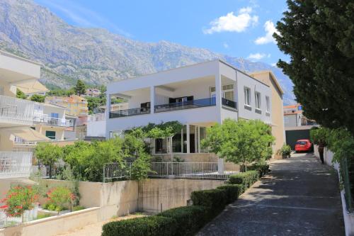  Apartments with a parking space Baska Voda, Makarska - 6773, Pension in Baška Voda