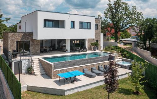 Amazing Home In Buje With Wifi, Private Swimming Pool And 4 Bedrooms