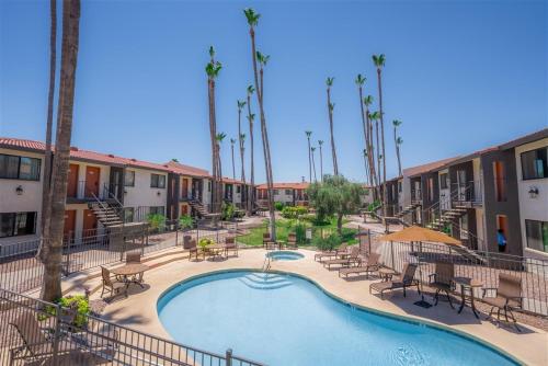 233 Fully Furnished 1BR Suite-Outdoor Pool thumb 3
