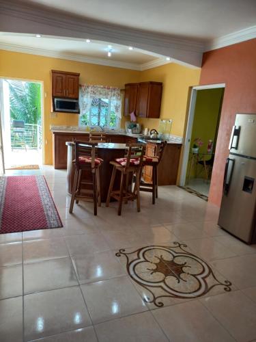 Cocina, Sevelle Meadows 2 Extended Stay in Spanish Town
