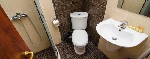 FANTASY APARTMENTS - Photo 3