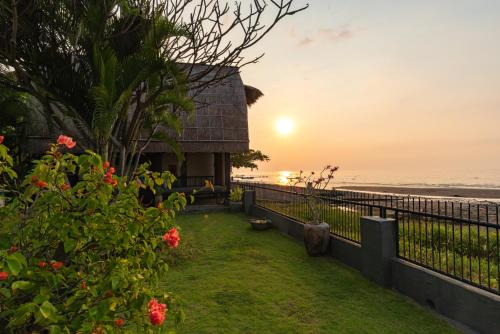 Villa Hikume - Relax In A Private Beachfront Villa