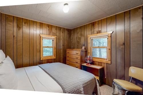 Scott's Twin Lakes Resort - Cinco Cabin