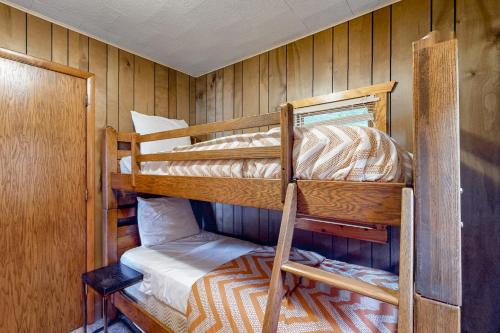 Scott's Twin Lakes Resort - Cinco Cabin