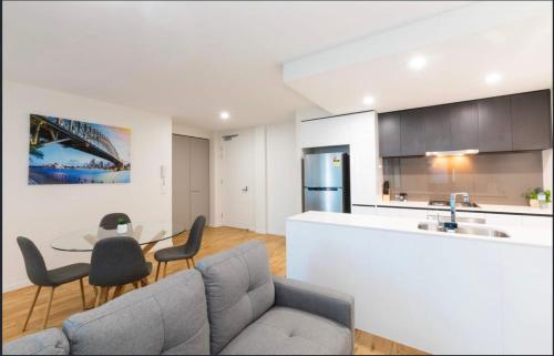 South Brisbane 2 Bed 2 Bath with Parking