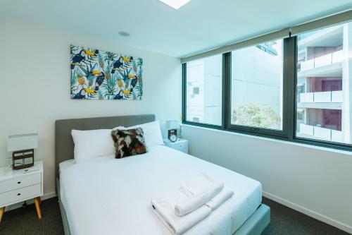 South Brisbane 2 Bed 2 Bath with Parking