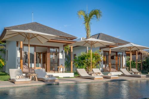 Swimming pool, EHOA NYANYI BEACH Boutique Hotel - In front of entrance to NUANU in Tanah Lot