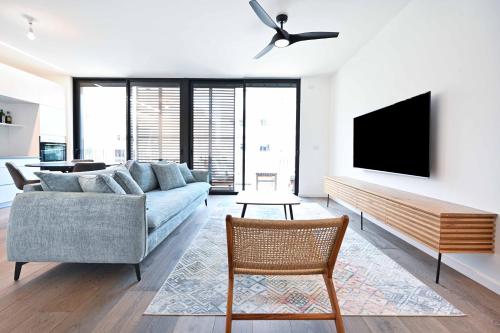 Two-Bedroom Apartment room in Charming 2BR with Balcony in Ben Yehuda st By HolyGuest