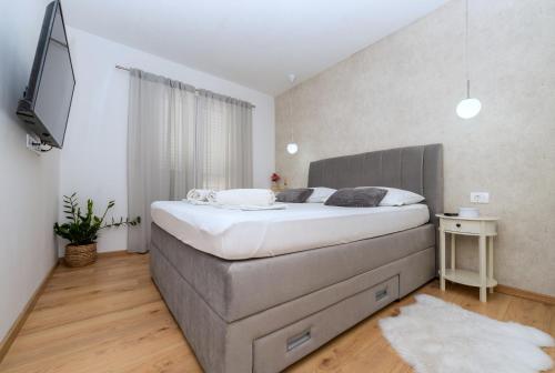 Three-Bedroom Apartment image 9
