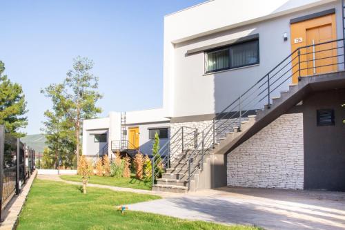 Cozy Flat w Garden 1 min to Beach in Milas