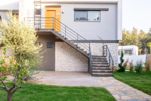 Sleek Flat w Garden 5 min to Beach in Milas