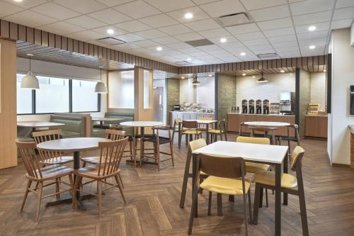 طعام و مشروبات, Fairfield by Marriott Inn & Suites Penticton in Penticton City Center