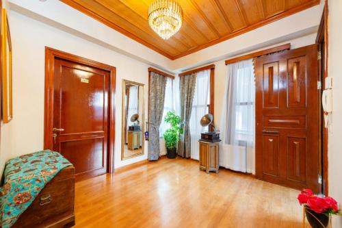 Brown Mansion Oldcity 2