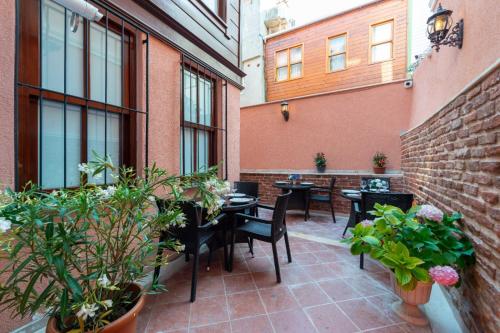 Brown Mansion Oldcity 5