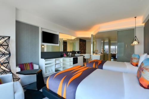 2 twin beds