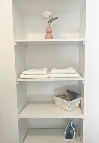 One-Bedroom Apartment image 9