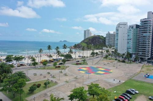 Exterior view, Joia da Enseada, com servicos de praia, de frente para o mar, 50 mts da praia,3 quartos e varandas c near Vila Da Bica