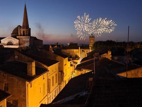Le 9 Victor Hugo Vue sur les Toits, Loft Triplex avec terrasse, intra muros gîte à louer Saint-Rémy-de-Provence