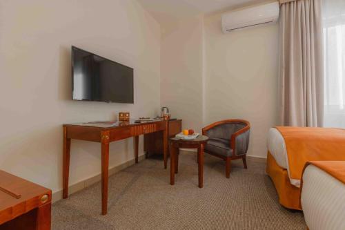Standard Twin Room image 1