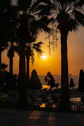 Sunset apartment in Samarah Dead Sea resort photo 2