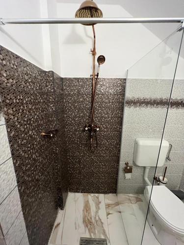 Apartment With Shared Bathroom image 3