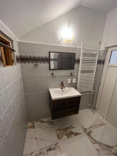 Apartment With Shared Bathroom