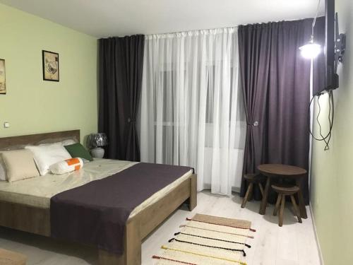 1 king bed, 1 twin bed