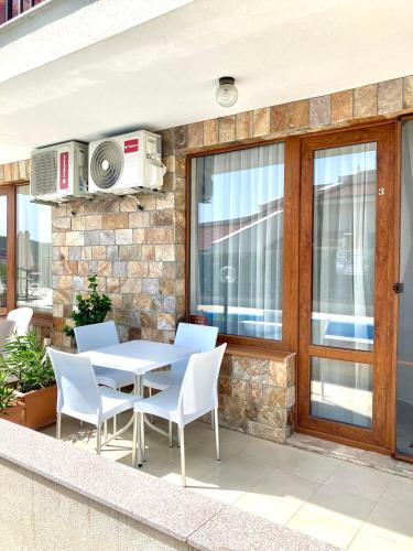 Family One-Bedroom Apartment image 10