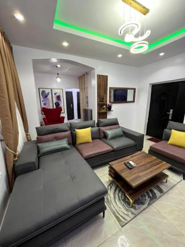 Tastefully finished 1bedroom apartment in Alagomeji, Yaba