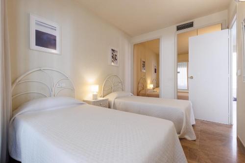 UHC CENTER APARTMENTS - image 13