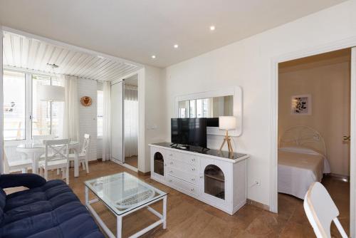 UHC CENTER APARTMENTS - image 6