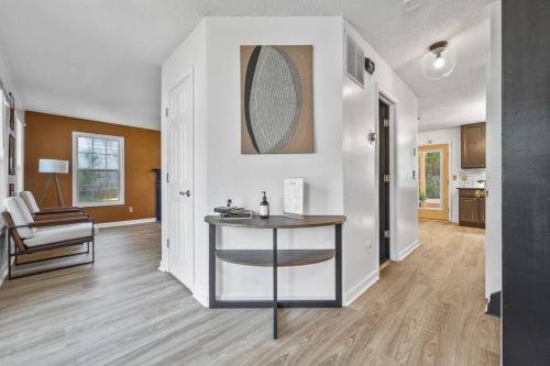 Convenient City Retreat, 10mins from ATL Airport in Riverdale, USA