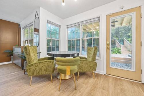 Convenient City Retreat, 10mins from ATL Airport in Riverdale, USA