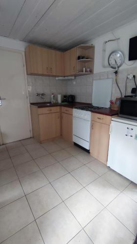 Kitchen, T-Lak Vendeghaz Tiszalok in Tiszavasvári