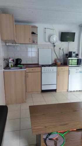 Kitchen, T-Lak Vendeghaz Tiszalok in Tiszavasvári