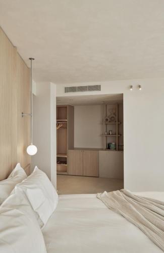 Family Room image 4