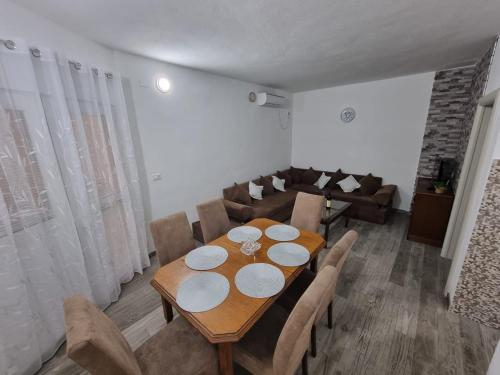 Apartments Vukmarković - image 6
