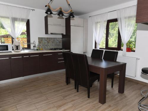 Seadmed, Casa cu Scări (Casa cu Scari) in Cornu De Jos